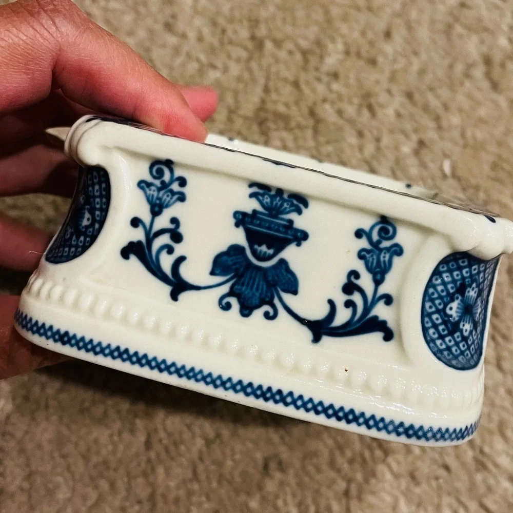 Vintage porcelain Vista Alegre Izmir Salt Cellar Jose Manuel